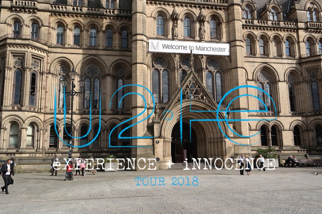 Bild zu: Larry cross the Mersey - U2 in Manchester